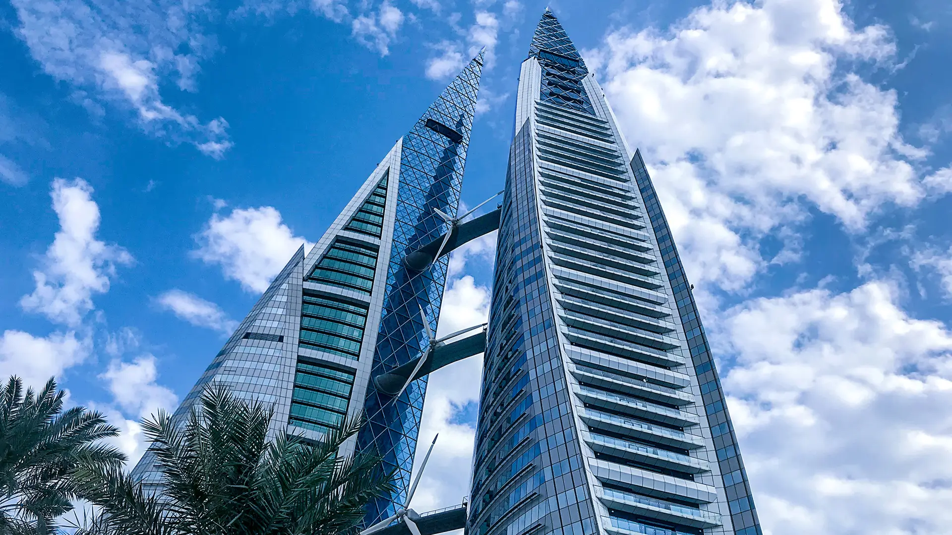 Minister's visit to the Bahrain Institute for Pearls and Gemstones (DANAT)