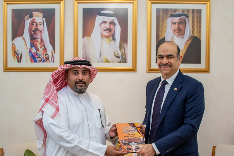 الوزير يؤكد أهمية البحث ويشيد بالدراسات القانونية والكتّاب