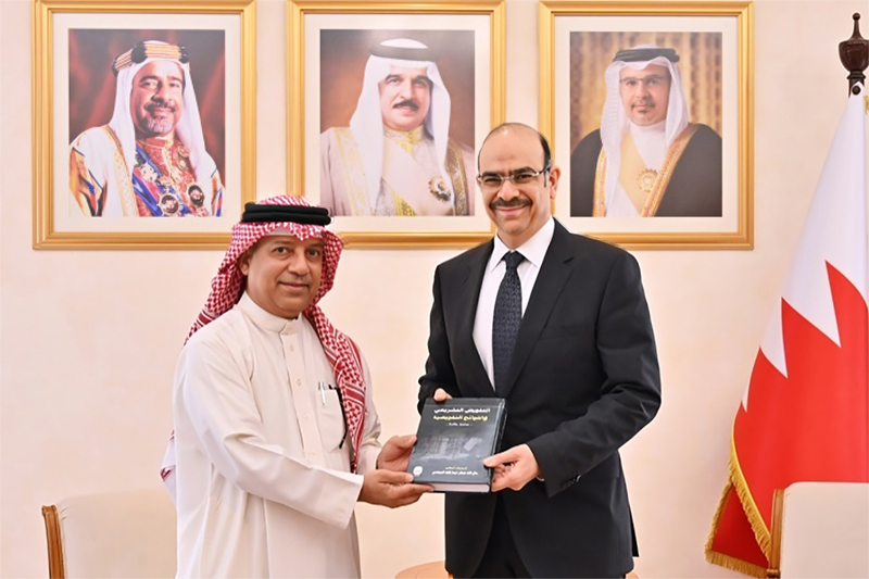 استقبال مؤلف كتاب قانوني