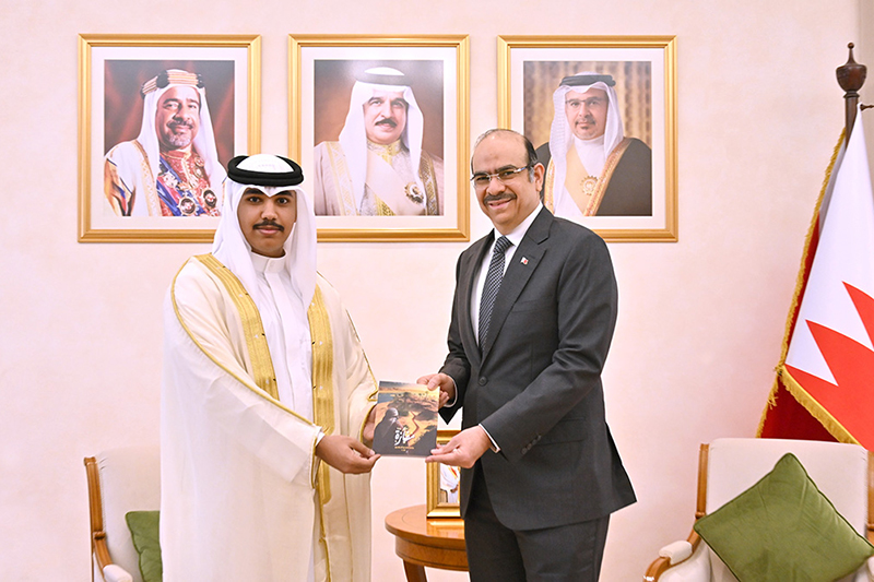 الوزير يشيد بالكتّاب البحرينيين ويثمّن رواية "مفازة"