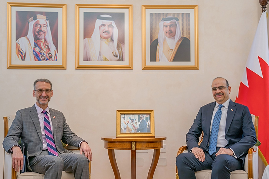 الوزير وسفير المملكة المتحدة يبحثان التعاون القانوني والعلاقات الثنائية