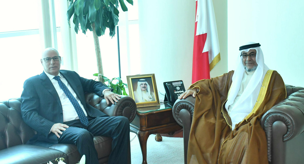 اقرأ المزيد عن  مشيداً بجهود قيادة البلدين في تعزيز العلاقات الأخوية، وزير شؤون المجلسين يستقبل السفير المغربي