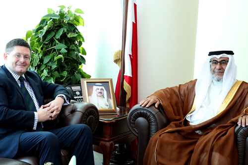 اقرأ المزيد عن  مشيداً بعمق العلاقات بين البلدين وزير شؤون مجلسي الشورى والنواب يستقبل سفير المملكة المتحدة