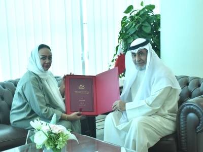 اقرأ المزيد عن  وزير شؤون مجلسي الشورى والنواب يستقبل الباحثة فاطمة القلاف