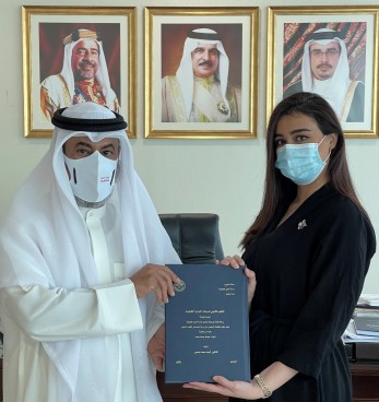 وزير شؤون مجلسي الشورى والنواب يستقبل الباحثة شيماء عبدالله