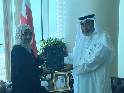 وزير شؤون مجلسي الشورى والنواب يستقبل الباحثة إسراء جناحي