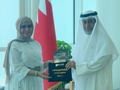 وزير شؤون مجلسي الشورى والنواب يستقبل الدكتورة سهير المهندي