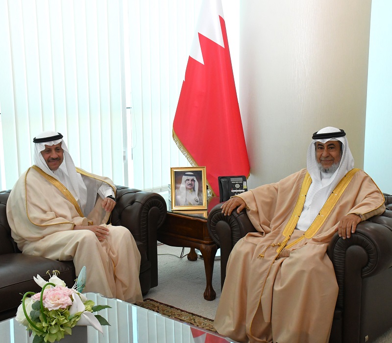وزير شؤون مجلسي الشورى والنواب يستقبل سفير المملكة العربية السعودية لدى مملكة البحرين