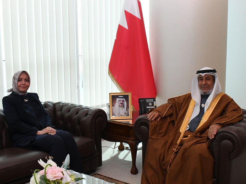 وزير شؤون مجلسي الشورى والنواب يستقبل سفيرة الجمهورية التركية لدى مملكة البحرين